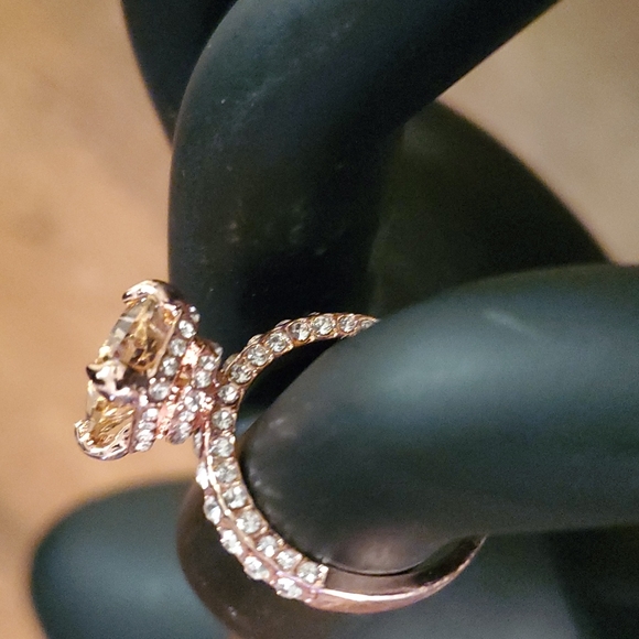 NWOT Amber square princess cut rhinestone rose gold tone  ring. Size 7 - Picture 7 of 7